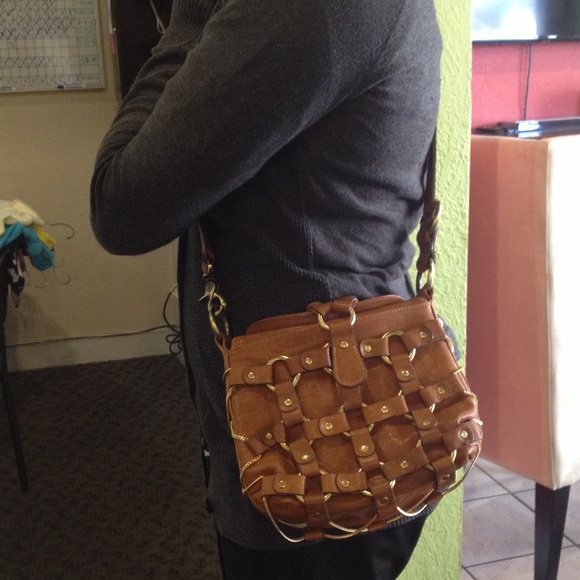 Be & D cross body bag