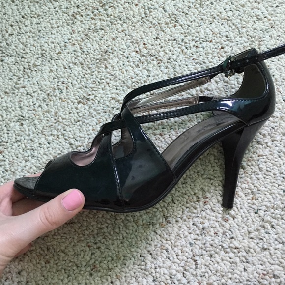 Black cross cross heels - Picture 2 of 3