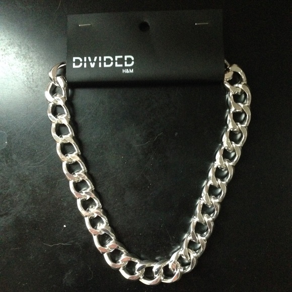 NWT SILVER CHAIN NECKLACE