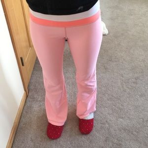 Lululemon peachy orange yoga pants