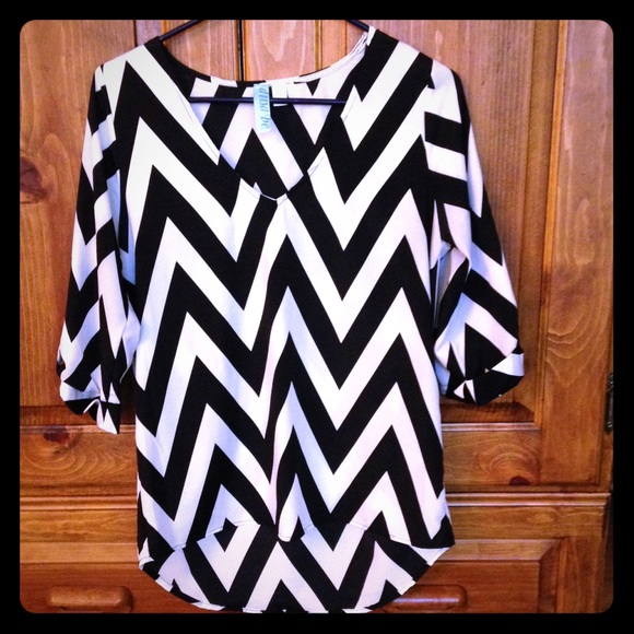 Francesca's blouse size small