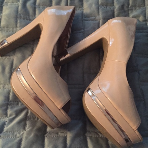 Unlisted brand NEW platforms. Size 9