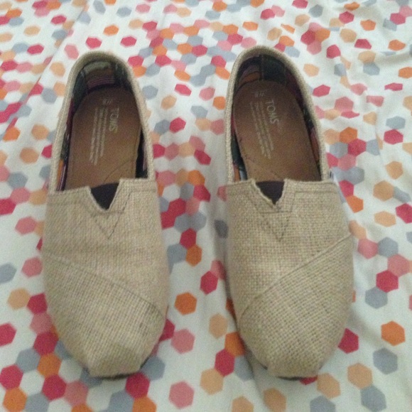 NWOB Toms Burlap slip ons 8