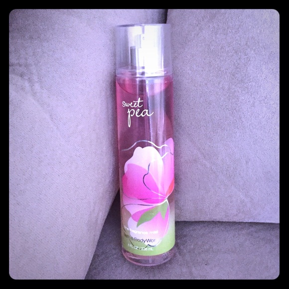 Bath & Body Works sweet pea fine fragrance mist!