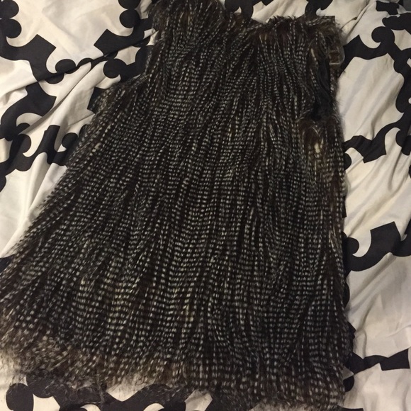 Sold!! Faux Fur Vest🎀 - Picture 3 of 4