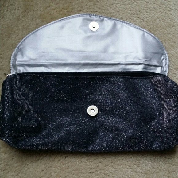 Clutch - Picture 3 of 4