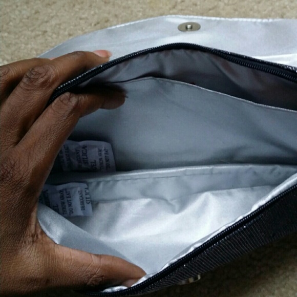 Clutch - Picture 4 of 4