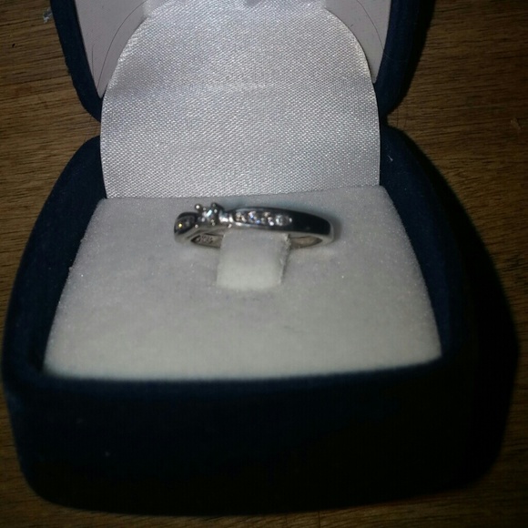 Zales engagement ring - Picture 1 of 3