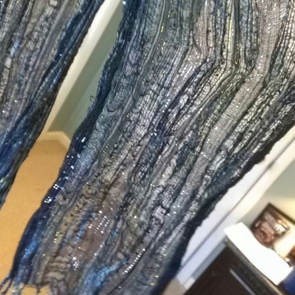 Two scarf bundle. - Picture 3 of 4