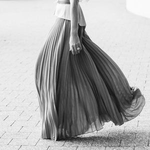 BCBG maxi skirt. NWT- beautiful gray color.