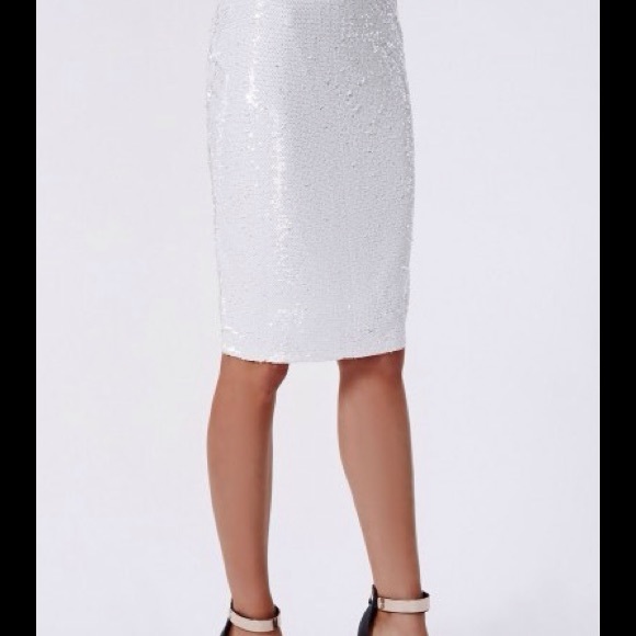 ✨New Listing✨ NWT White Sequin Midi Skirt