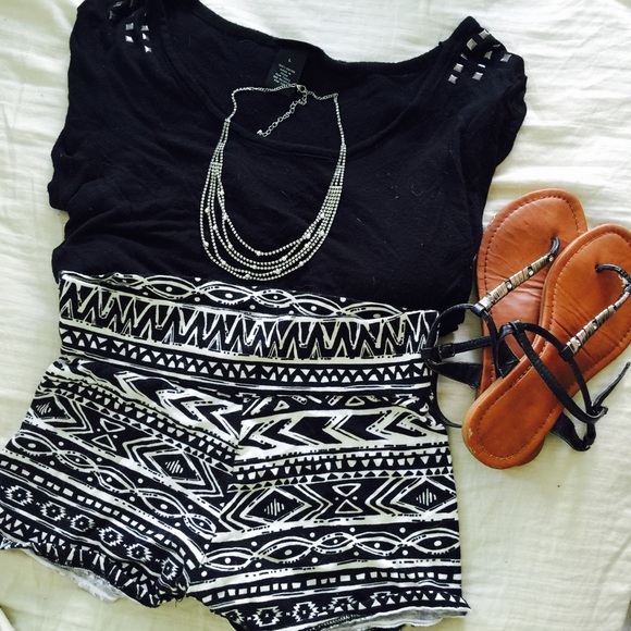 Cute tribal print stretchy shorts (high wasted)