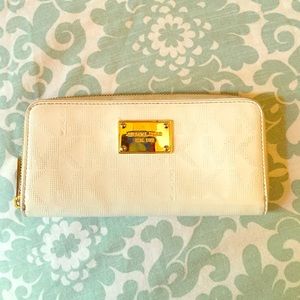 White leather Michael Kors wallet