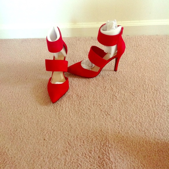 Red Pumps