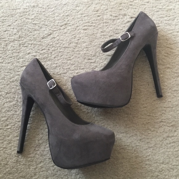 JustFab Shoes - Gray pumps