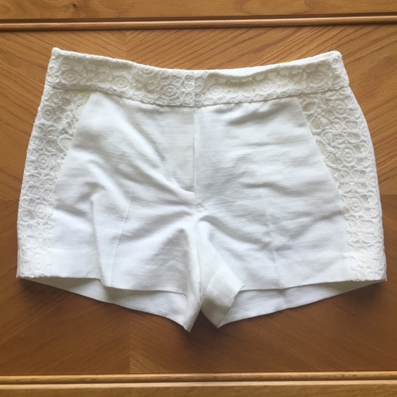 BRAND NEW Ann Taylor loft crotchet trimmed short