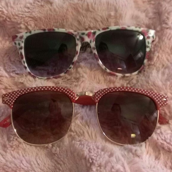 2 pairs of sunglasses