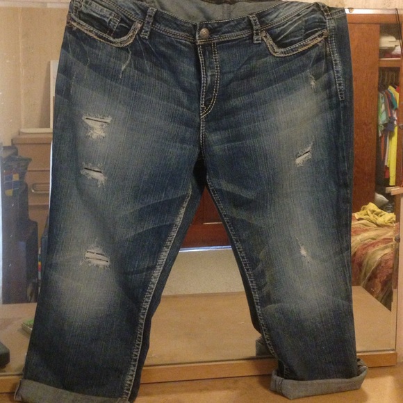 Silver brand Capris. Size 22. NEW!