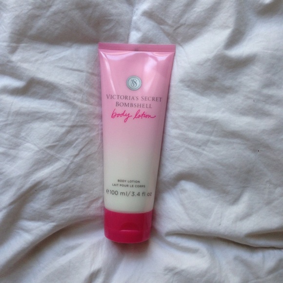 ⛔️️SOLD ON Ⓜ️ercari⛔️ New Victoria's Secret Lotion