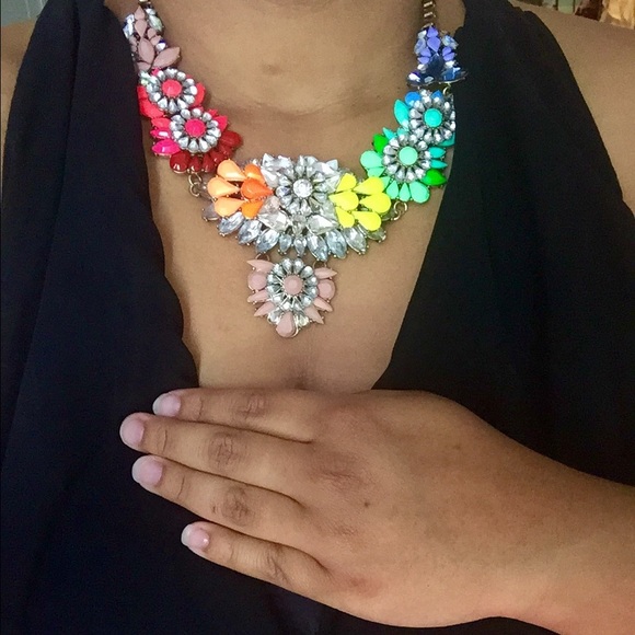 Natasha statement necklace ❤️💛💚💙💜
