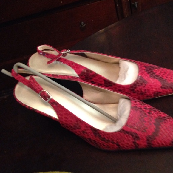 Too much shoes. - Picture 3 of 3