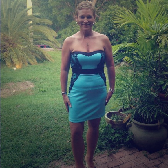 Jaw-dropping blue dress strapless dress with lace