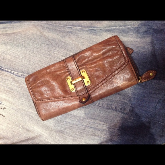 Beautiful zip around Fossil wallet - Picture 1 of 2