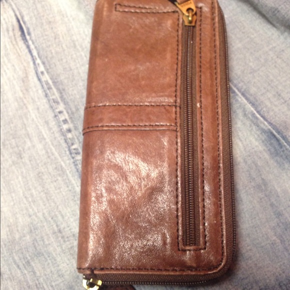 Beautiful zip around Fossil wallet - Picture 2 of 2