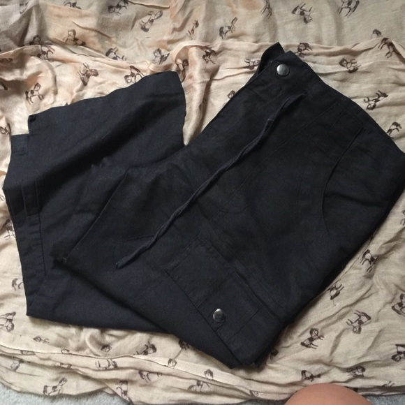 ️Black linen beach cargos soo cute run small!!!