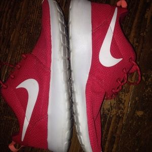 Nike roshes