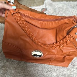 ✨Liz Clairborne Pebbled Leather w/Braided Handle✨