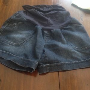 Oh baby by motherhood maternity shorts