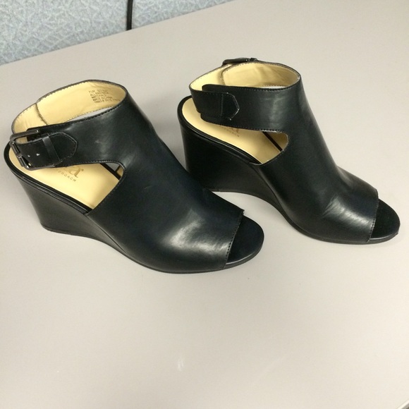 a.n.a  black peep toe wedge size 7.5