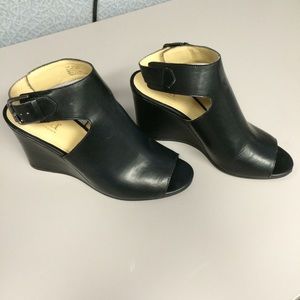 a.n.a  black peep toe wedge size 7.5