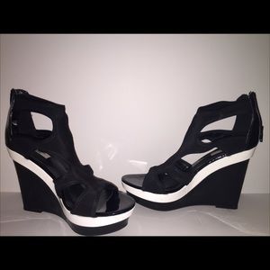 Vera wang wedge sandals
