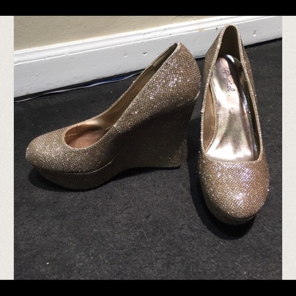Qupid Champagne Gold Glitter Round Toe Wedges