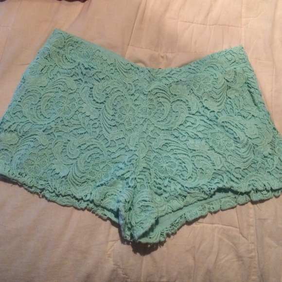 Eyelet lace shorts