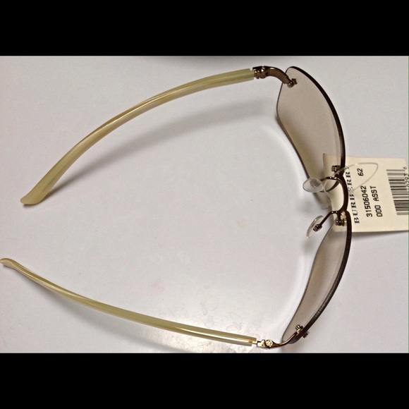 Authentic new Burberry sunglasses with case - Picture 3 of 4