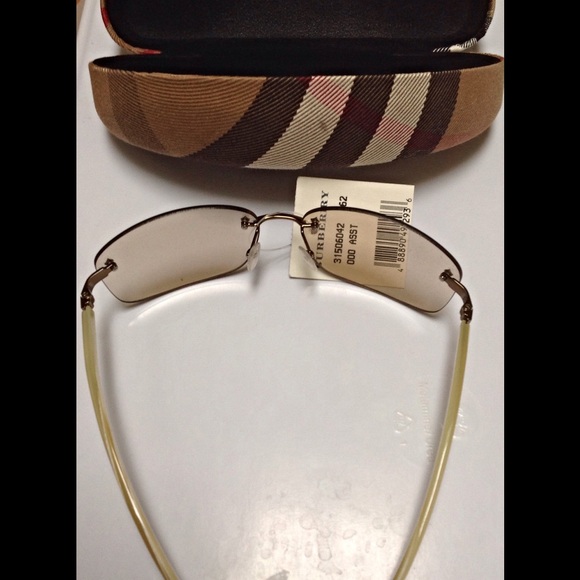 Authentic new Burberry sunglasses with case - Picture 4 of 4