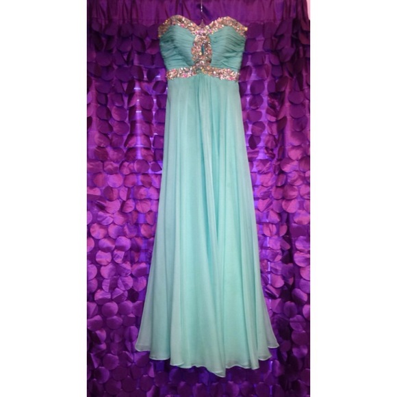 Prom Dress - Picture 1 of 4