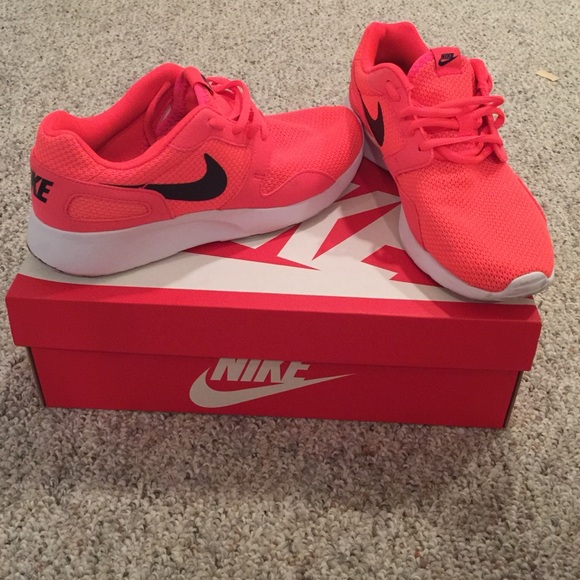pink Nikes