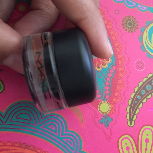 Mac fluid line liner