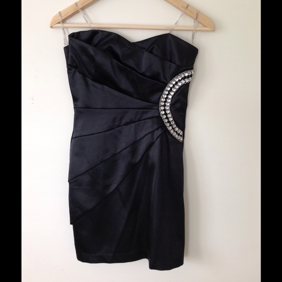 Black satin strapless dress🍸Will be Doanted❗️👍