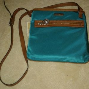 Michael khors crossbody