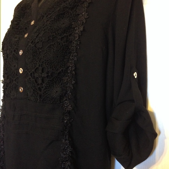 🚫SOLD In Bundle🚫Crochet Lace Back Top - Picture 2 of 4