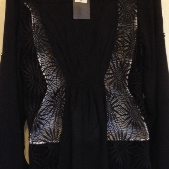 🚫SOLD In Bundle🚫Crochet Lace Back Top - Picture 3 of 4