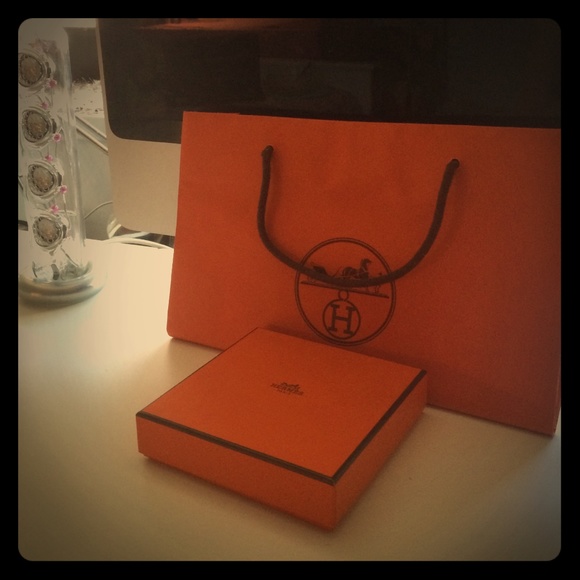 Authentic love - Picture 1 of 1