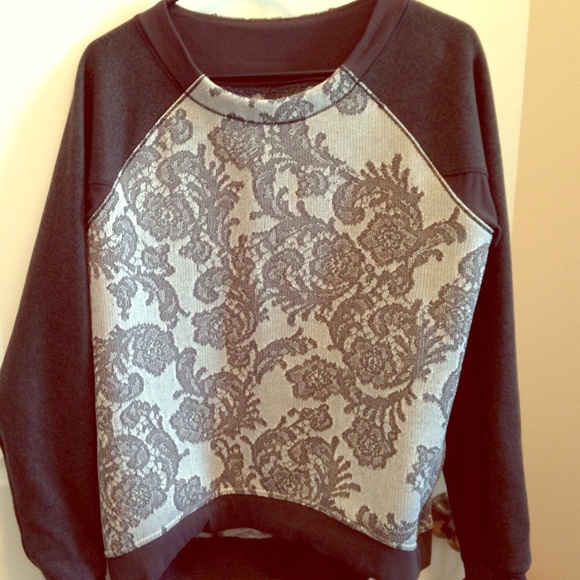 Lululemon sweatshirt.