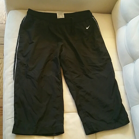 nike capri shorts