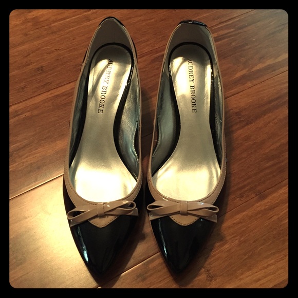 Black and tan kitten heels